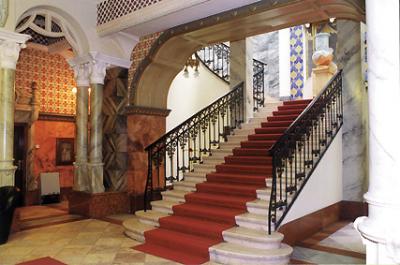 Palatinus Grand Hotel Pécs elegáns lépcsőháza - Palatinus Grand Hotel*** Pécs - 3 csillagos szálloda Pécsett a Mecsek lábánál